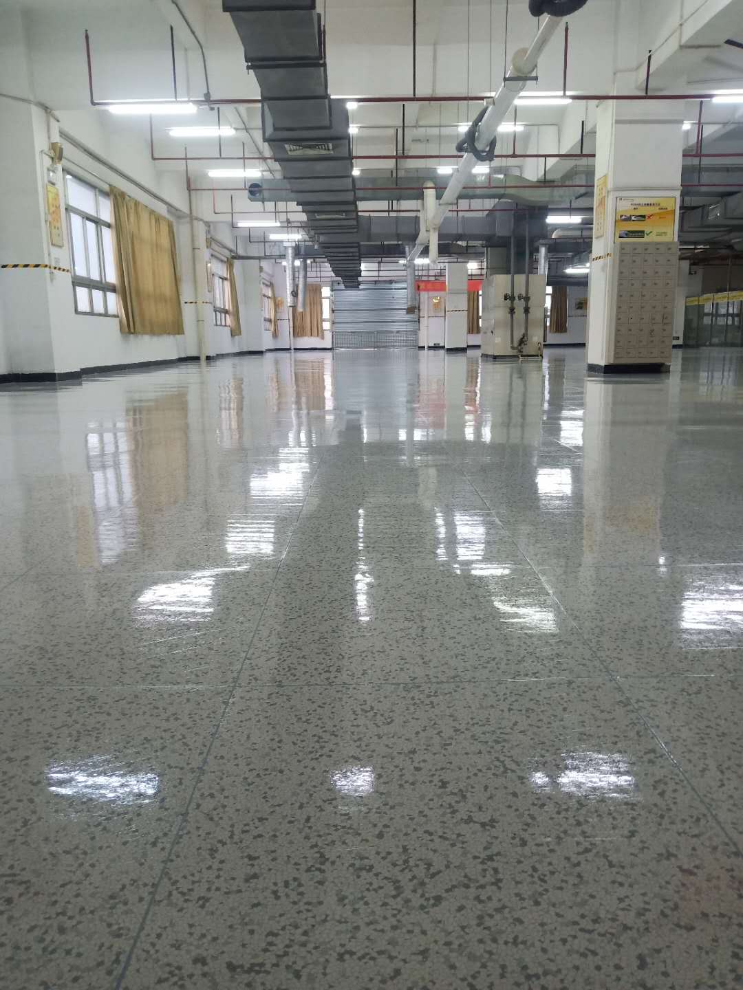 石龍工地（dì）PVC防靜電地板翻新（xīn）工程